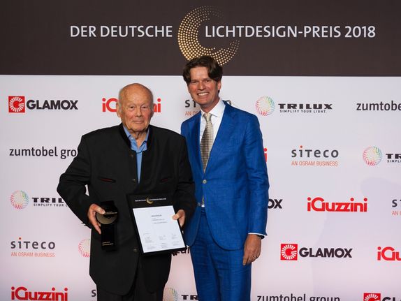 Ehrenpreis des Deutschen Lichtdesign-Preises 2018: Prof. Christian Bartenbach mit Laudator Prof. Volker von Kardorff